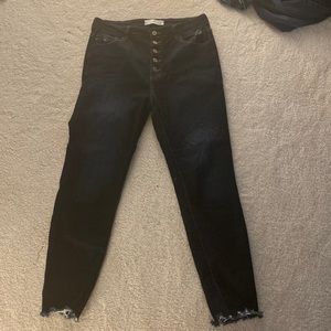 High rise skinny jeans with fray at the bottom